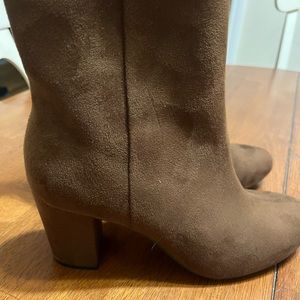 NWOT Christian Siriano brown boots
